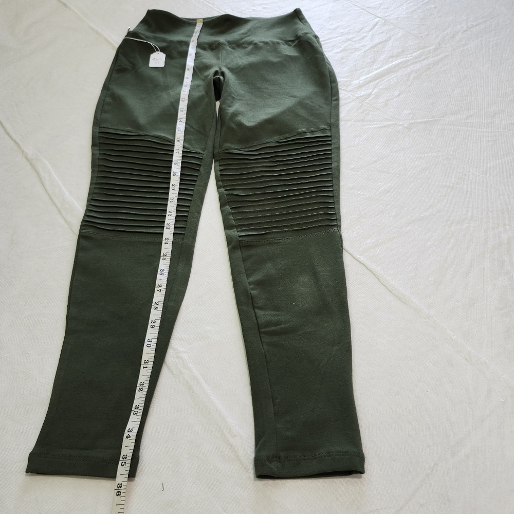 Zenana Outfitters Amy Green Cotton Wide Waistband Moto Leggings - Picture 5 of 11